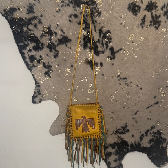 Kurtmen Yellow Fringe Crossbody Bag with Eagle Design - Picture 4 of 7
